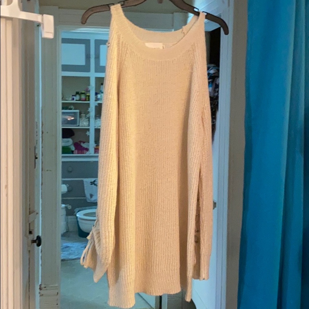 Oversized, breathable sweater